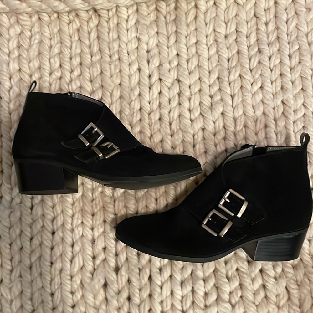 Ellen Tracy black suede low boots with buckles!
